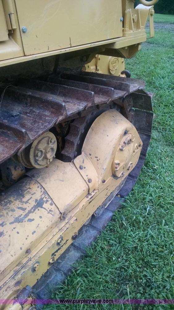 image for item J5812 1982 Caterpillar D5B dozer