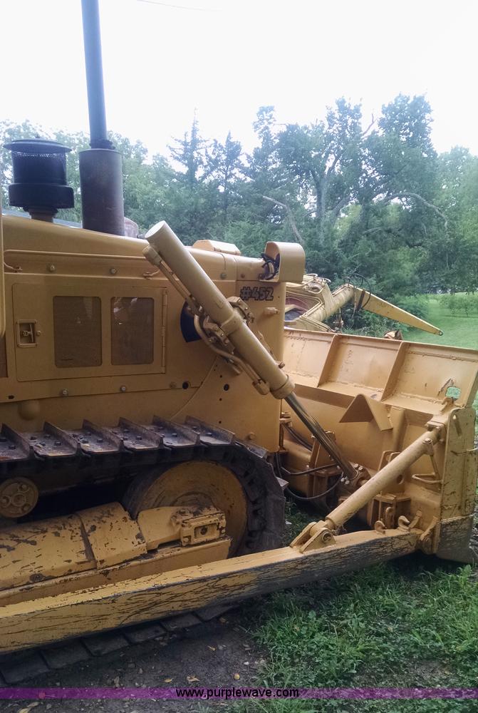 image for item J5812 1982 Caterpillar D5B dozer
