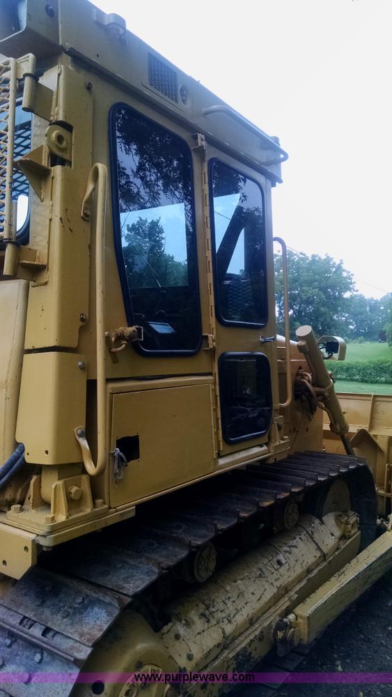 image for item J5812 1982 Caterpillar D5B dozer