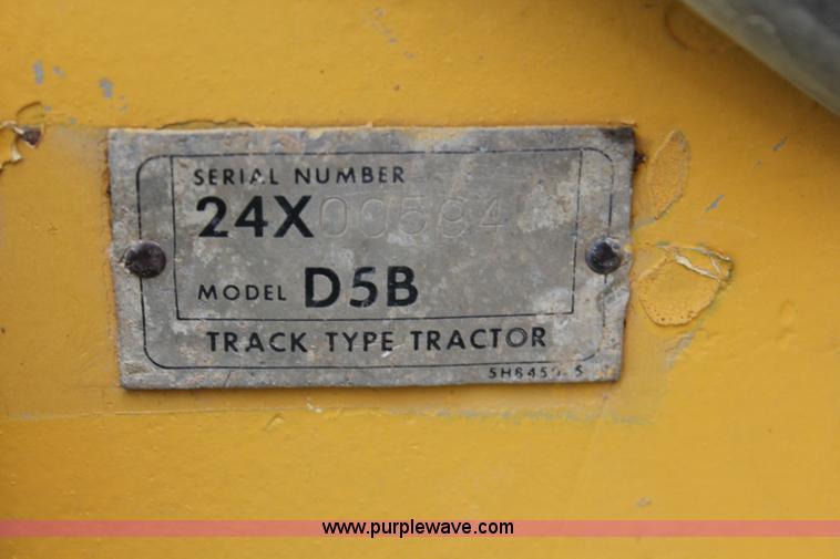 image for item J5812 1982 Caterpillar D5B dozer