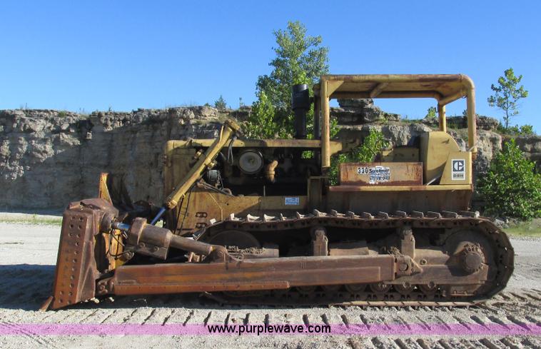 image for item J8575 1967 Caterpillar D8H dozer