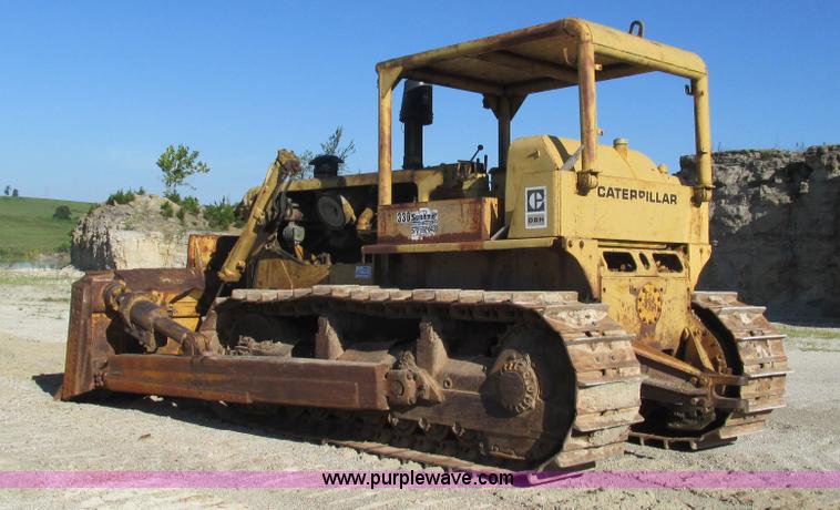image for item J8575 1967 Caterpillar D8H dozer