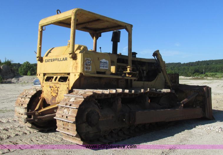 image for item J8575 1967 Caterpillar D8H dozer