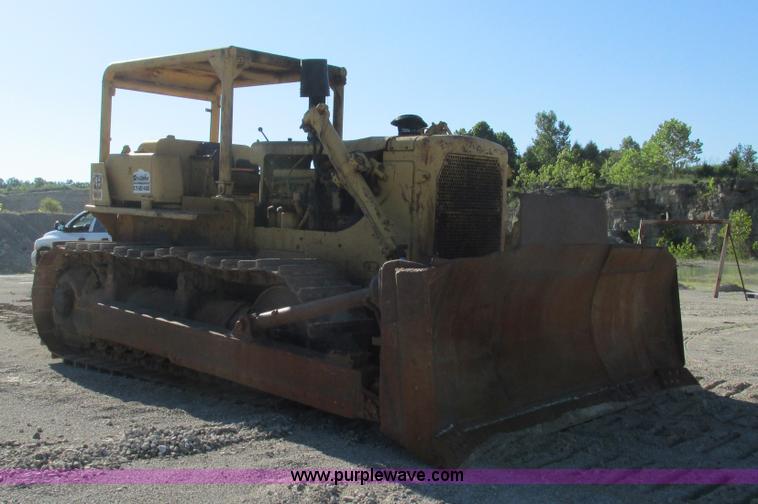 image for item J8575 1967 Caterpillar D8H dozer