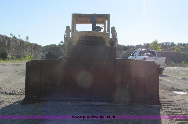 image for item J8575 1967 Caterpillar D8H dozer