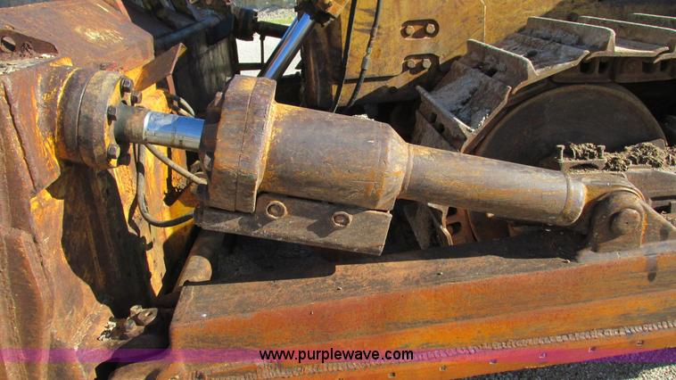 image for item J8575 1967 Caterpillar D8H dozer