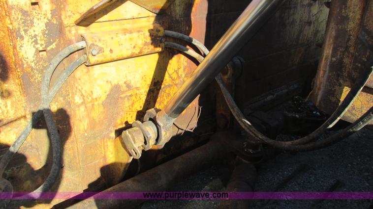 image for item J8575 1967 Caterpillar D8H dozer