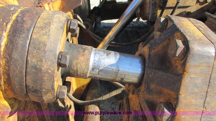 image for item J8575 1967 Caterpillar D8H dozer