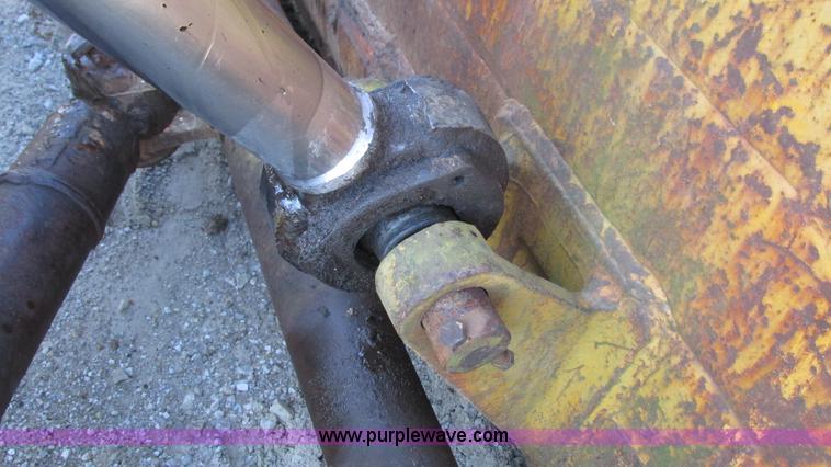 image for item J8575 1967 Caterpillar D8H dozer