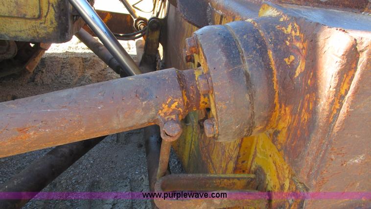 image for item J8575 1967 Caterpillar D8H dozer