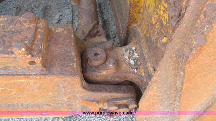 image for item J8575 1967 Caterpillar D8H dozer