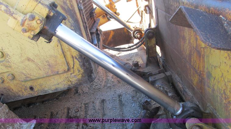 image for item J8575 1967 Caterpillar D8H dozer