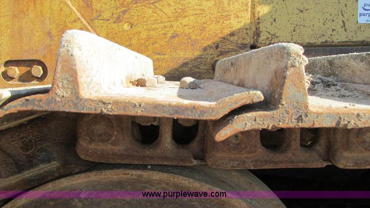 image for item J8575 1967 Caterpillar D8H dozer