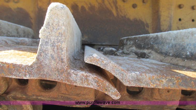 image for item J8575 1967 Caterpillar D8H dozer