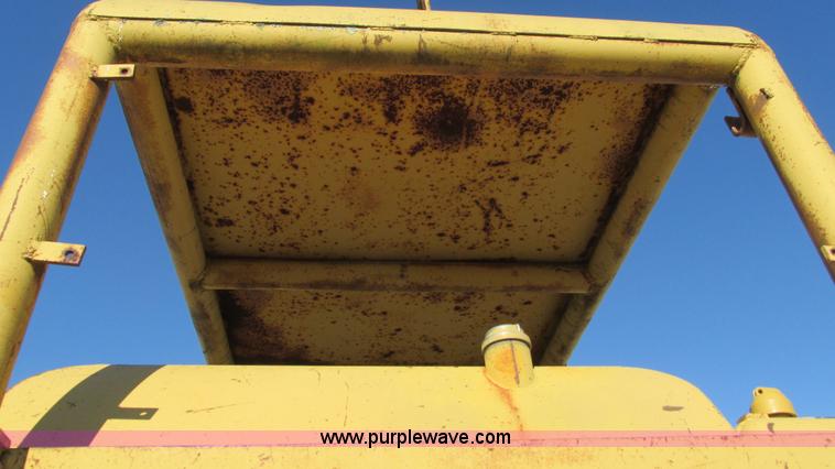 image for item J8575 1967 Caterpillar D8H dozer