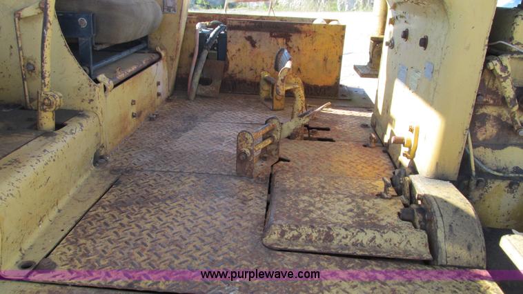 image for item J8575 1967 Caterpillar D8H dozer