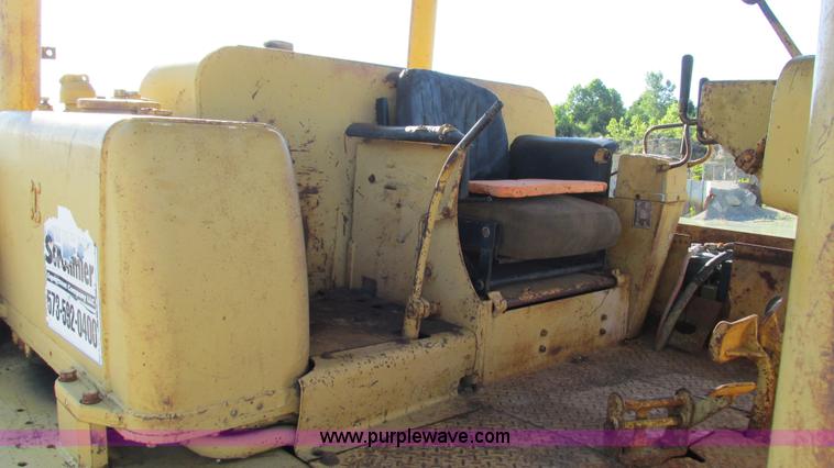 image for item J8575 1967 Caterpillar D8H dozer