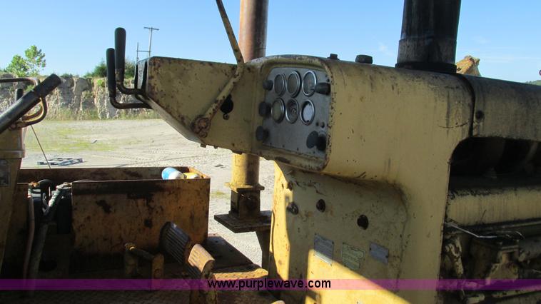 image for item J8575 1967 Caterpillar D8H dozer