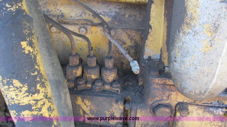 image for item J8575 1967 Caterpillar D8H dozer