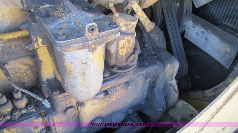 image for item J8575 1967 Caterpillar D8H dozer