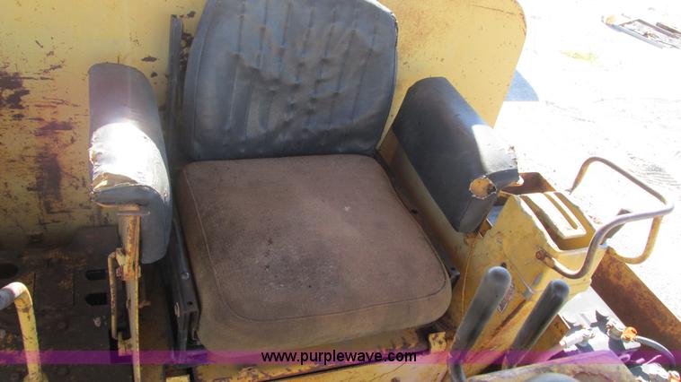 image for item J8575 1967 Caterpillar D8H dozer