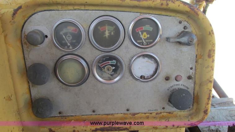 image for item J8575 1967 Caterpillar D8H dozer