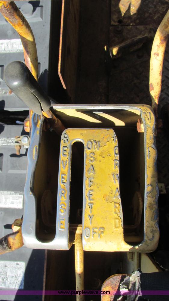 image for item J8575 1967 Caterpillar D8H dozer