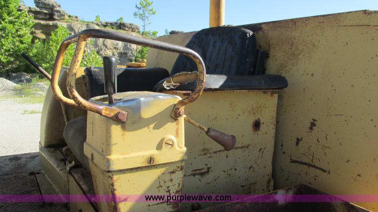 image for item J8575 1967 Caterpillar D8H dozer