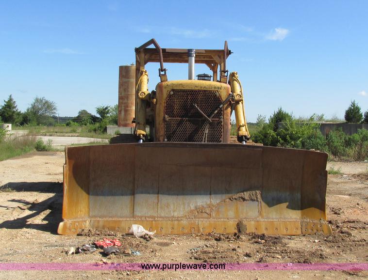image for item J8576 1967 Caterpillar D8H dozer