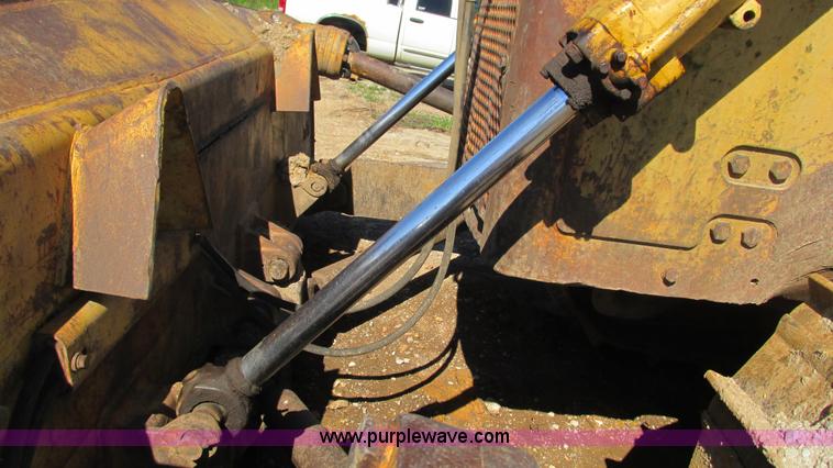 image for item J8576 1967 Caterpillar D8H dozer
