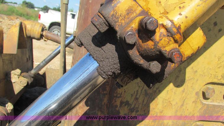 image for item J8576 1967 Caterpillar D8H dozer