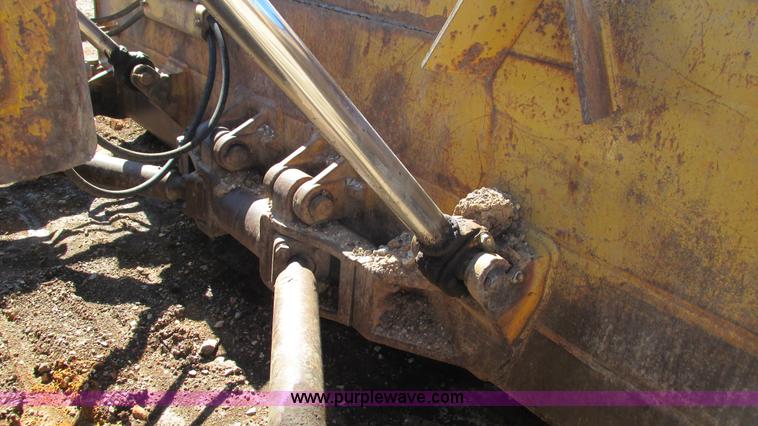image for item J8576 1967 Caterpillar D8H dozer