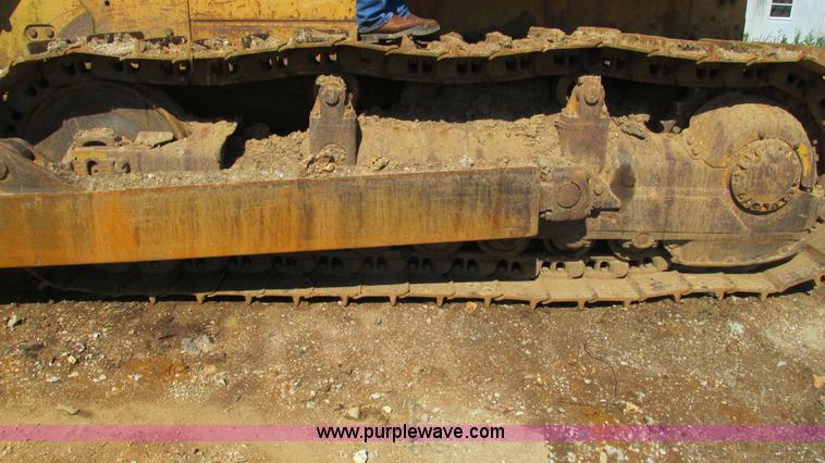 image for item J8576 1967 Caterpillar D8H dozer