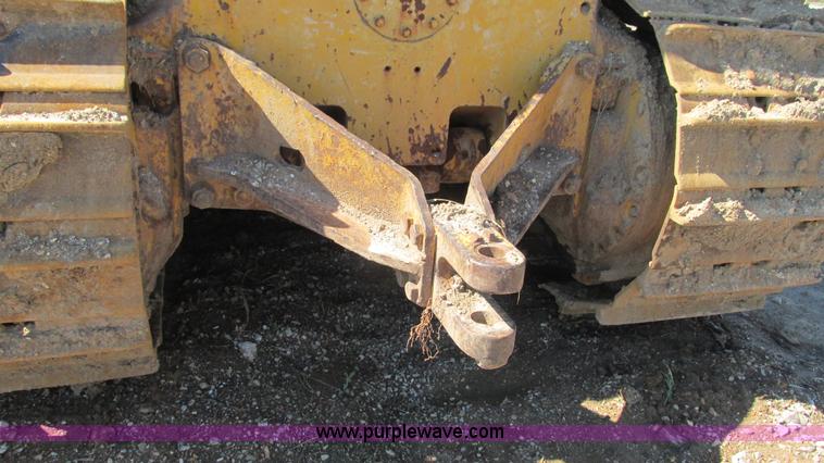 image for item J8576 1967 Caterpillar D8H dozer