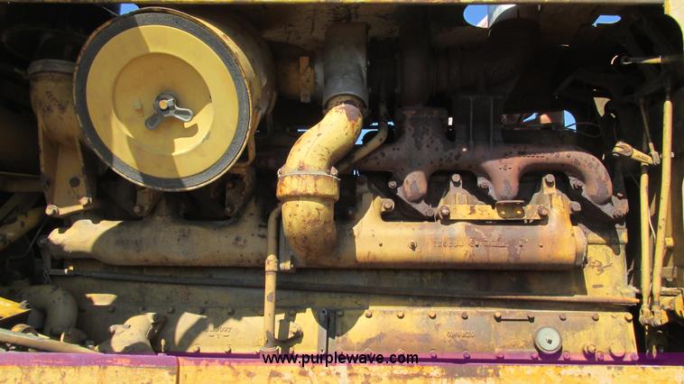image for item J8576 1967 Caterpillar D8H dozer