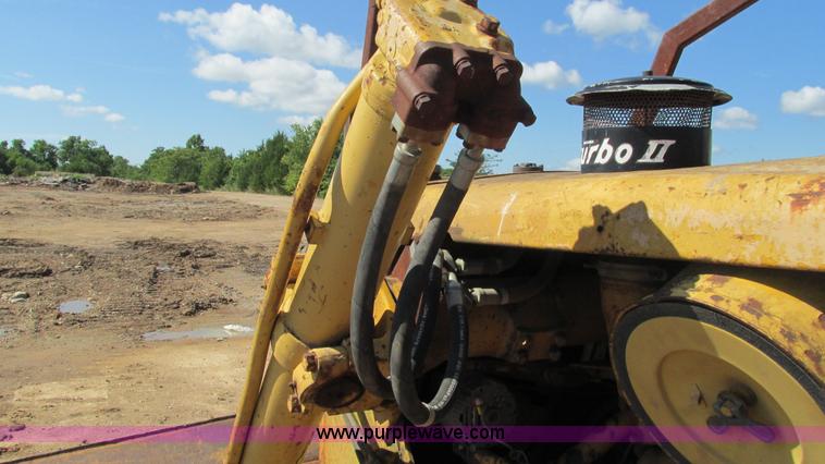 image for item J8576 1967 Caterpillar D8H dozer