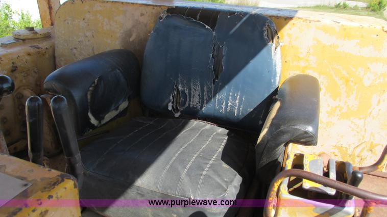 image for item J8576 1967 Caterpillar D8H dozer