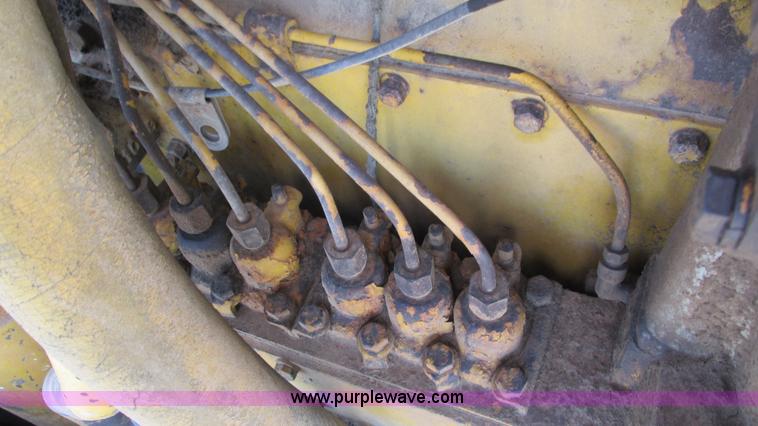 image for item J8576 1967 Caterpillar D8H dozer