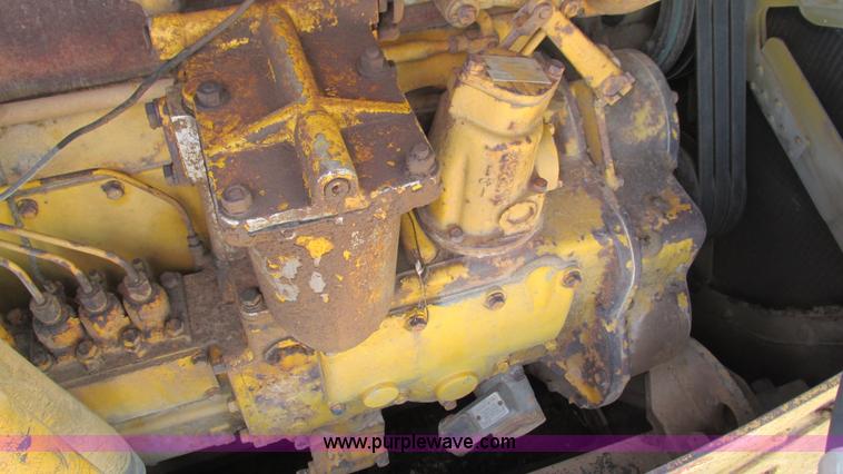 image for item J8576 1967 Caterpillar D8H dozer