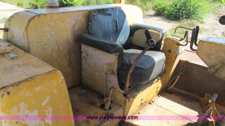 image for item J8576 1967 Caterpillar D8H dozer