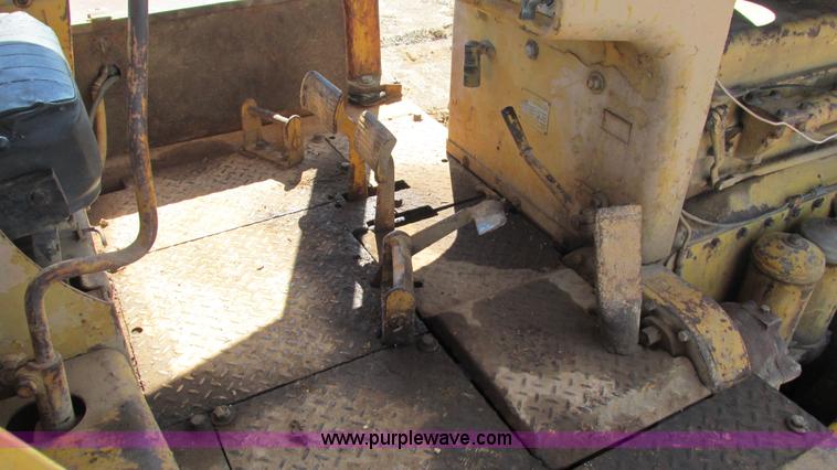 image for item J8576 1967 Caterpillar D8H dozer