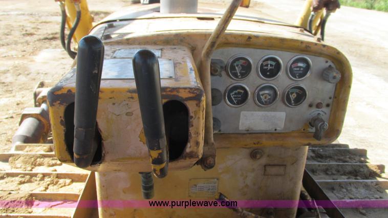 image for item J8576 1967 Caterpillar D8H dozer