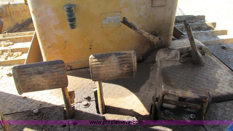 image for item J8576 1967 Caterpillar D8H dozer