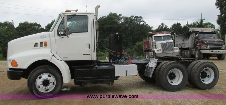 image for item K5096 1999 Sterling A9500 semi truck