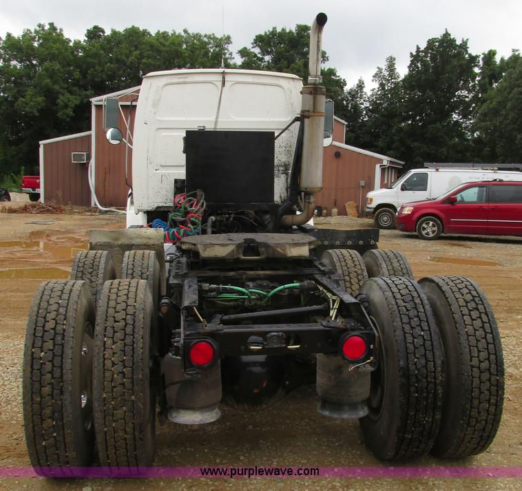 image for item K5096 1999 Sterling A9500 semi truck