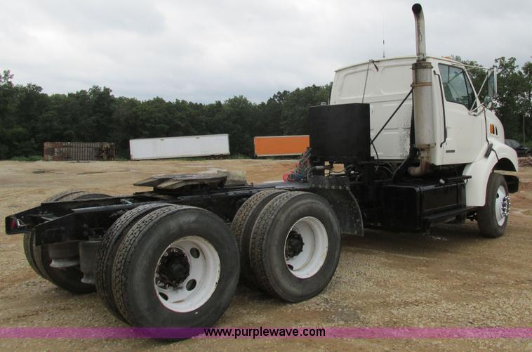 image for item K5096 1999 Sterling A9500 semi truck