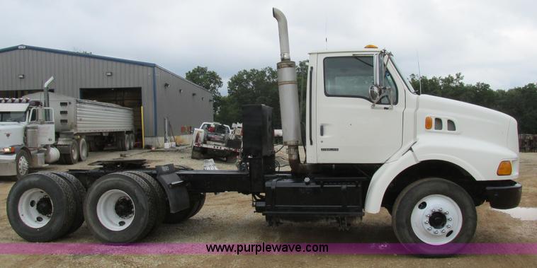 image for item K5096 1999 Sterling A9500 semi truck