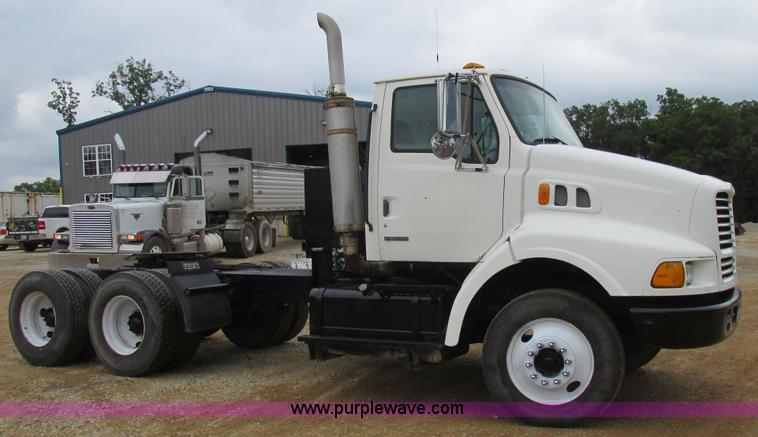 image for item K5096 1999 Sterling A9500 semi truck