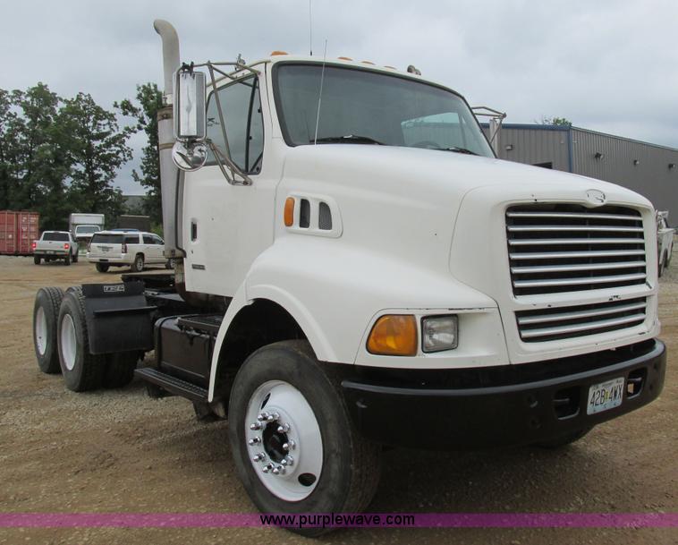 image for item K5096 1999 Sterling A9500 semi truck