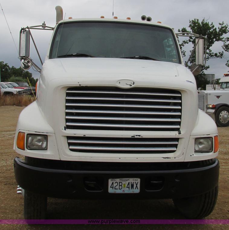 image for item K5096 1999 Sterling A9500 semi truck